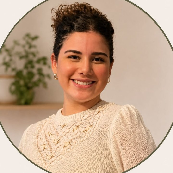 Psicóloga Antonia Ximenes sorrindo